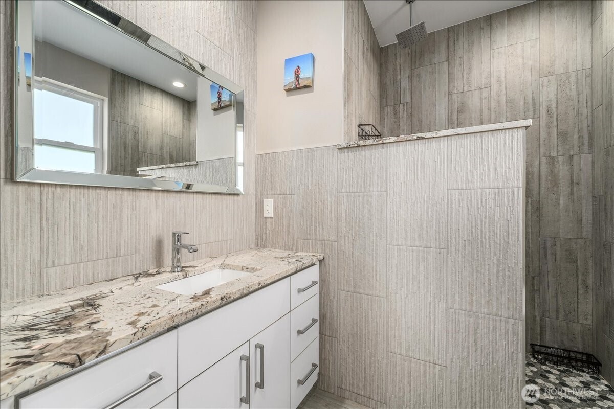 750 Lakeshore Drive
