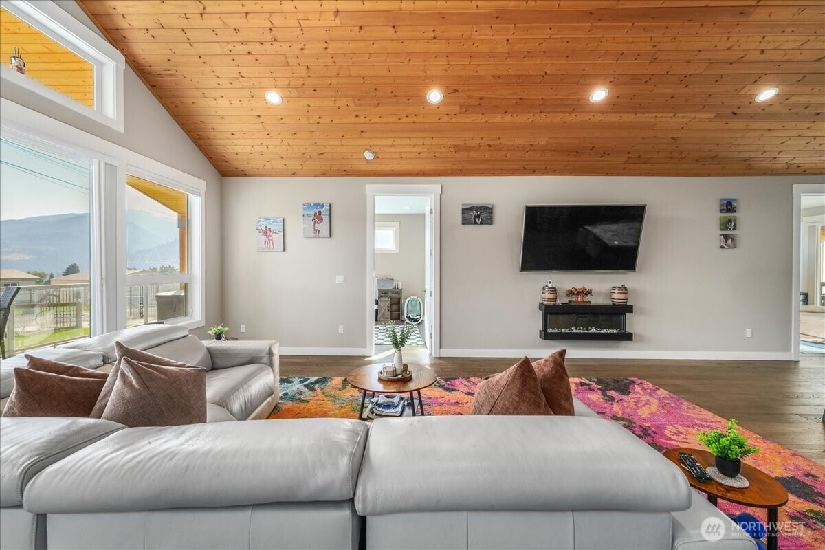 750 Lakeshore Drive
