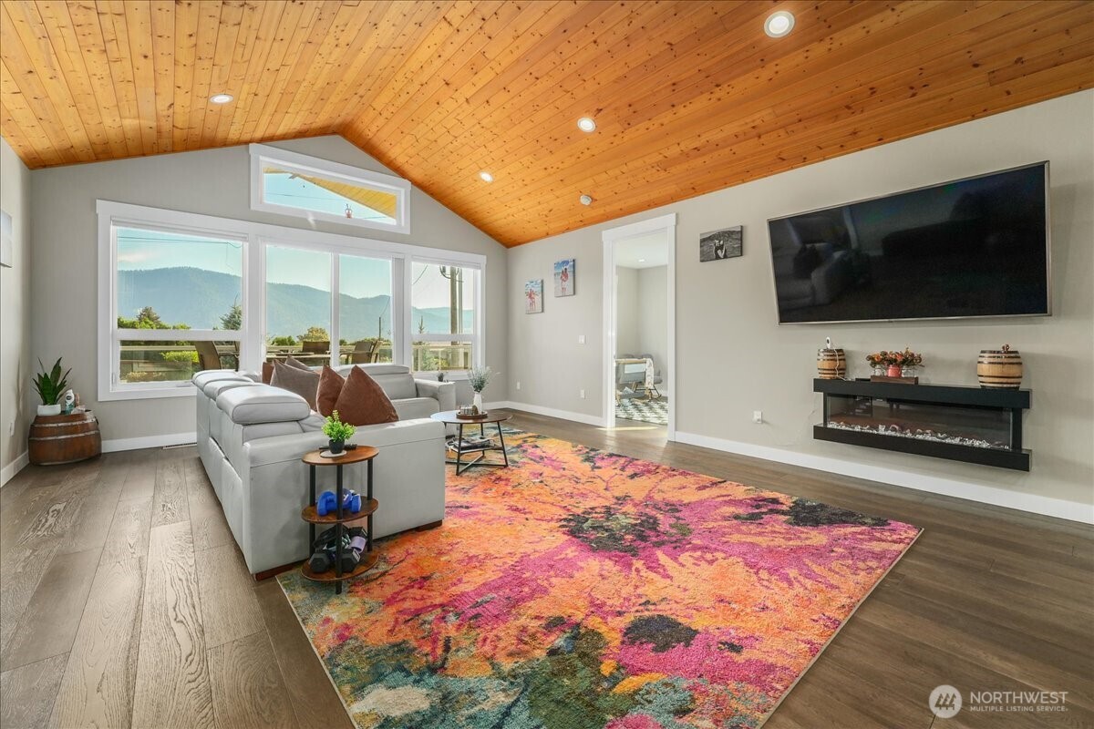 750 Lakeshore Drive