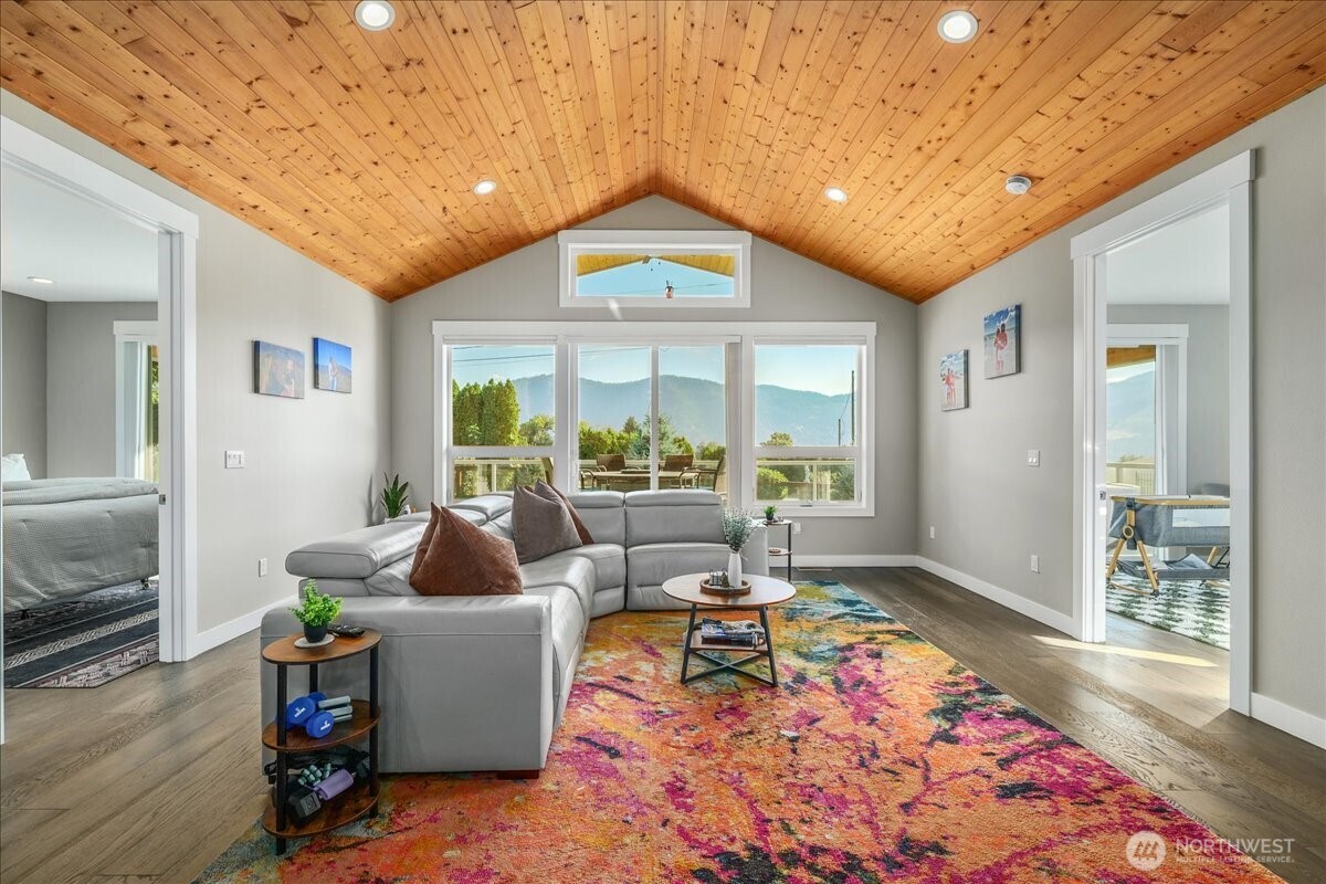 750 Lakeshore Drive
