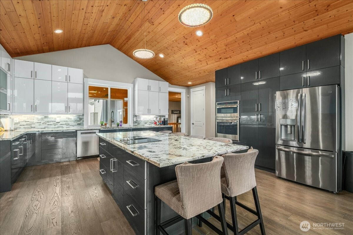 750 Lakeshore Drive