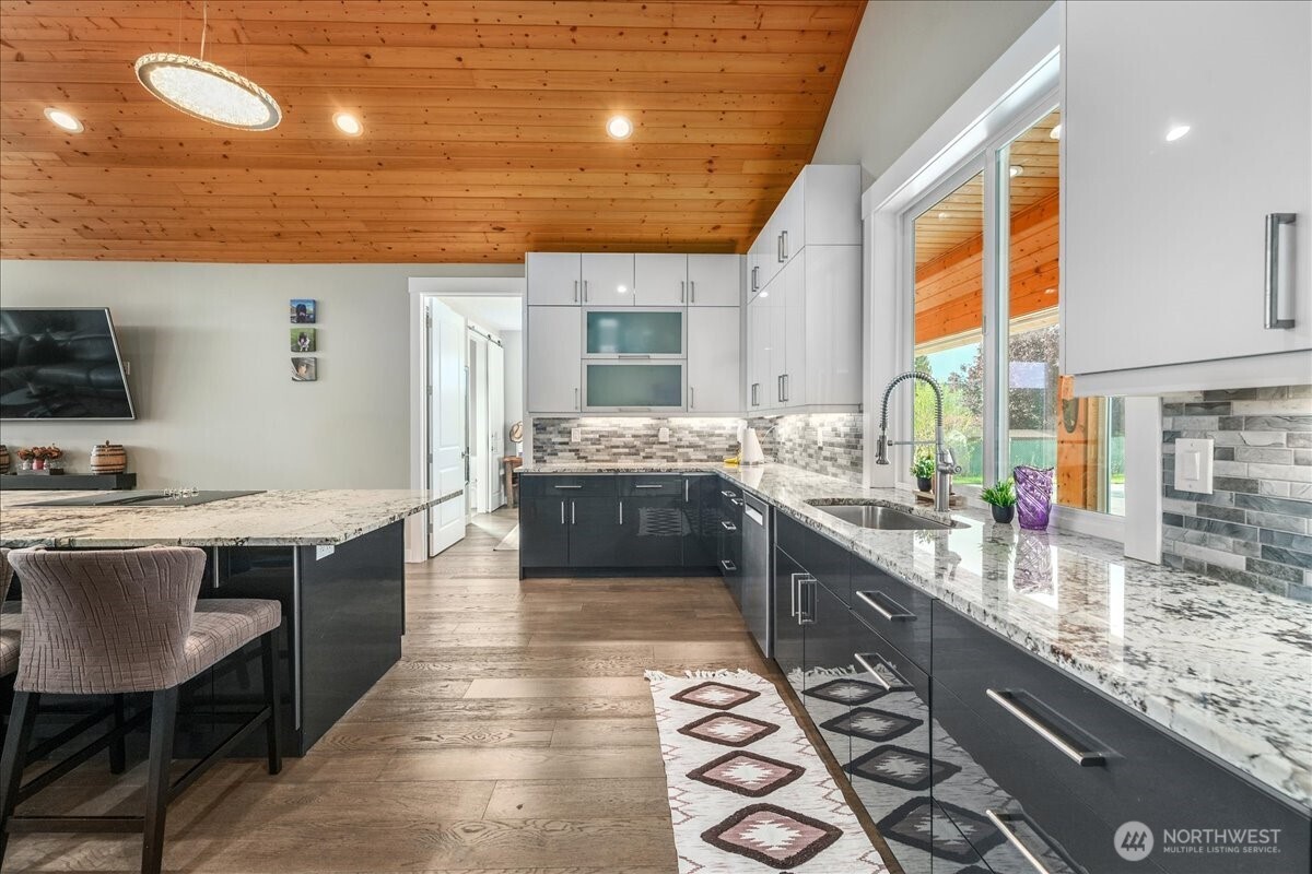 750 Lakeshore Drive