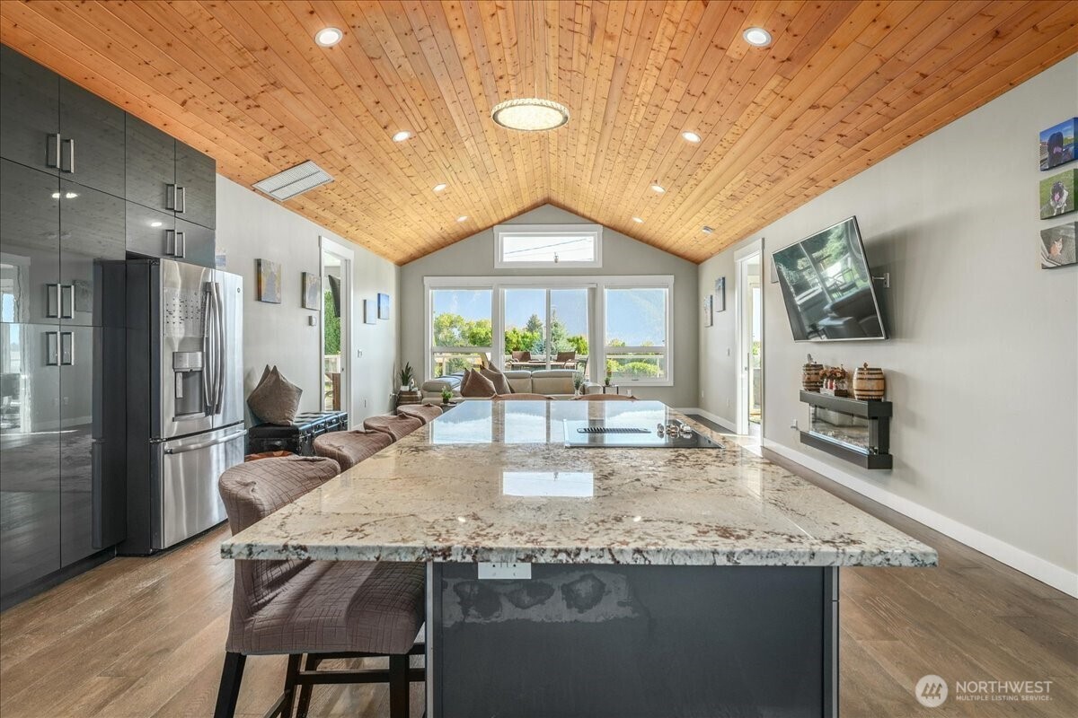750 Lakeshore Drive