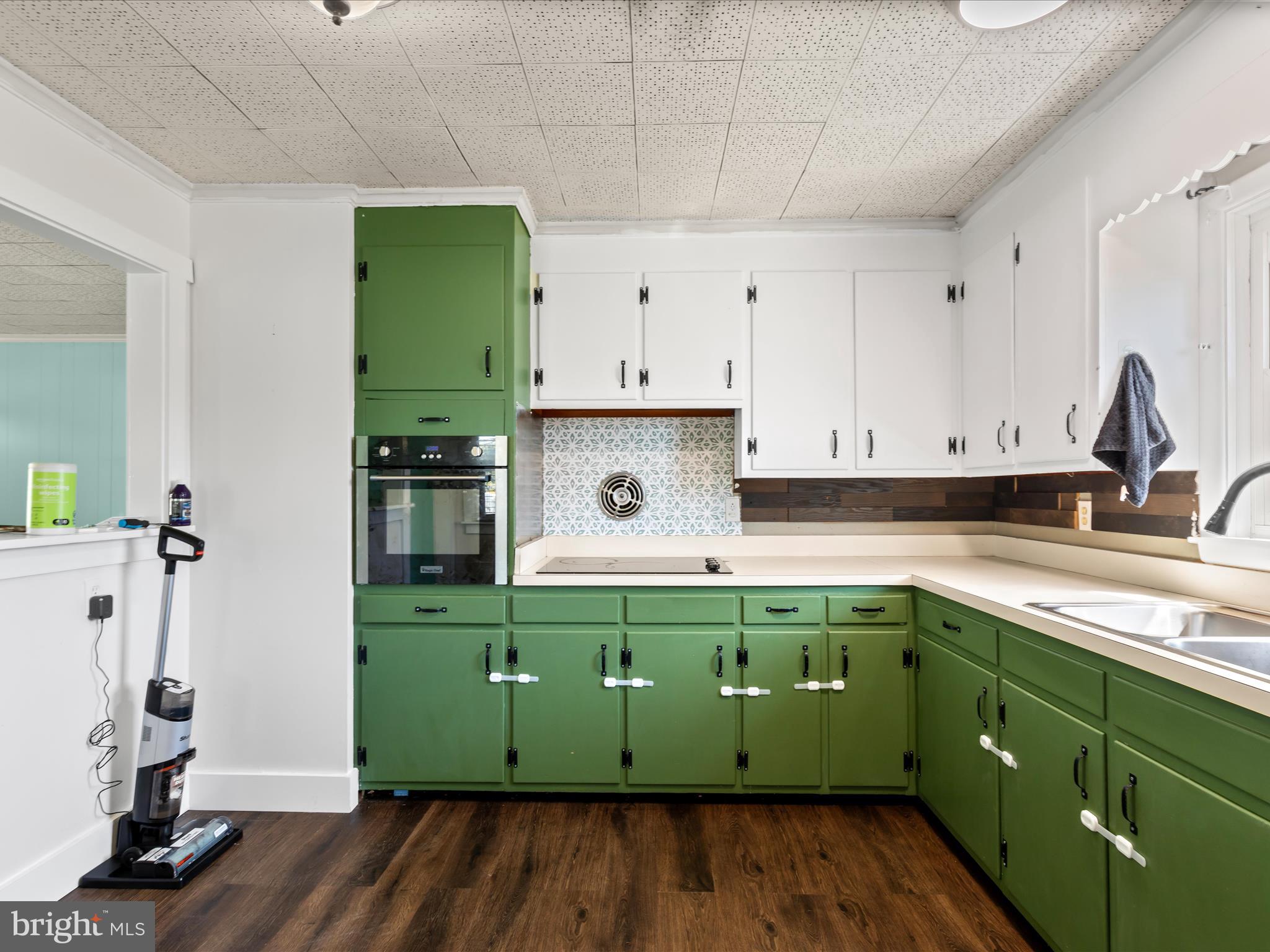 301 WOODCREST AVENUE