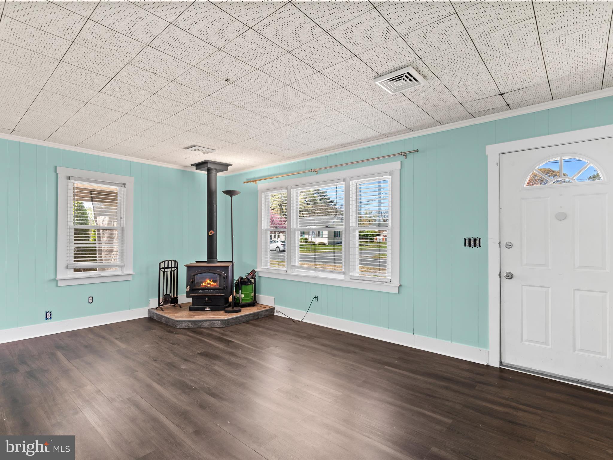 301 WOODCREST AVENUE