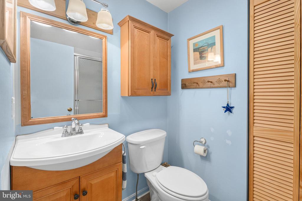 180 TEAL CIRCLE
