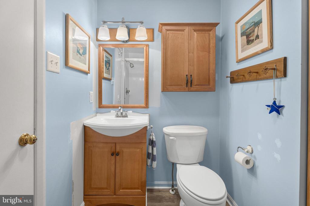 180 TEAL CIRCLE