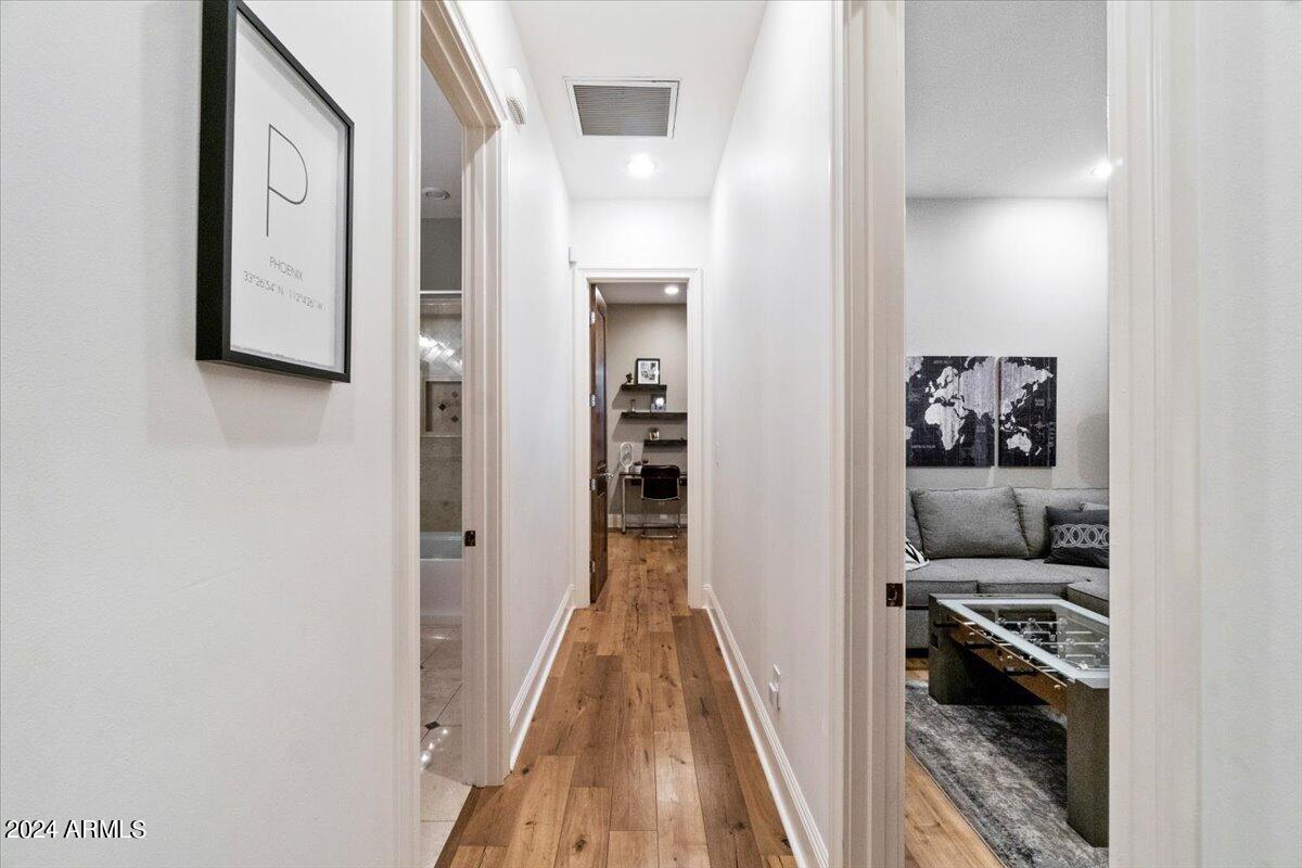 3216 E COLTER Street