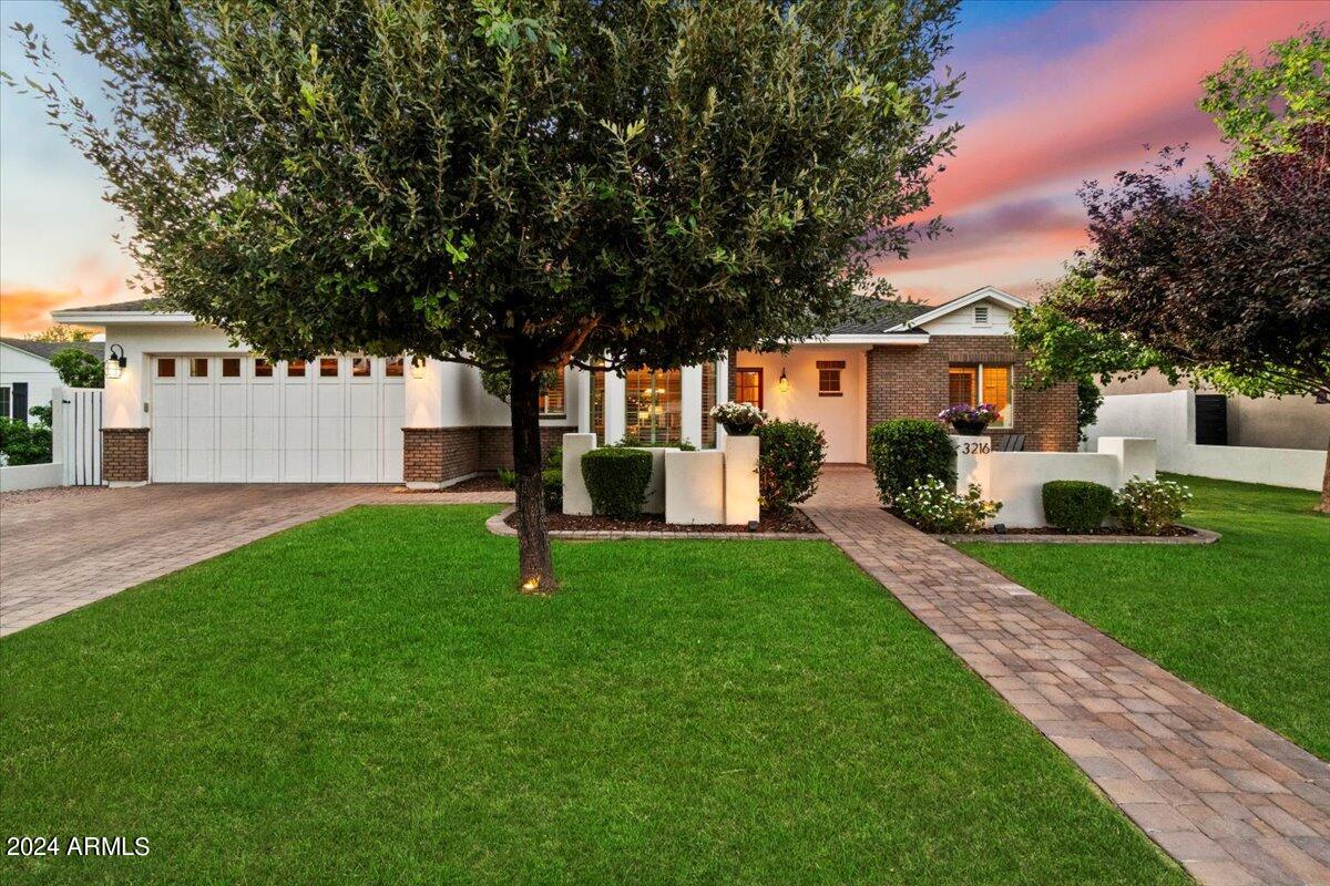 3216 E COLTER Street