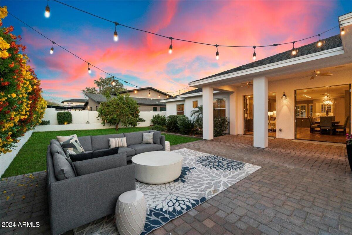 3216 E COLTER Street