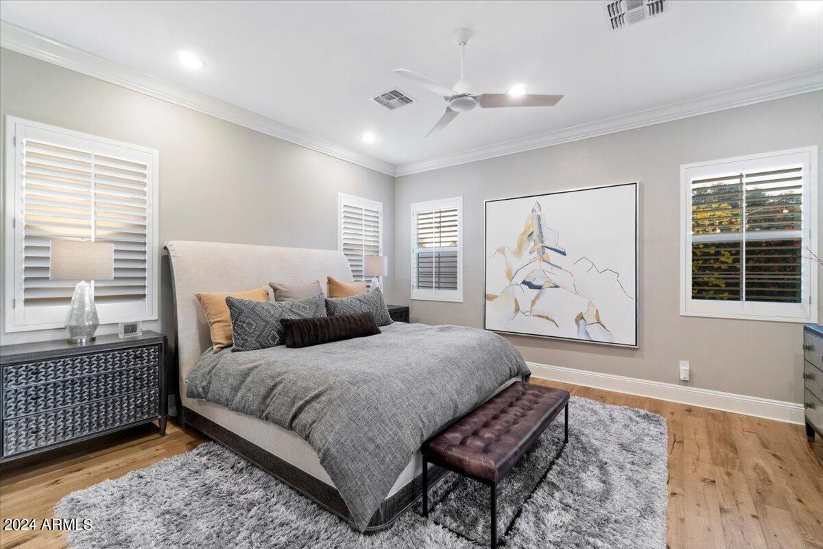 3216 E COLTER Street