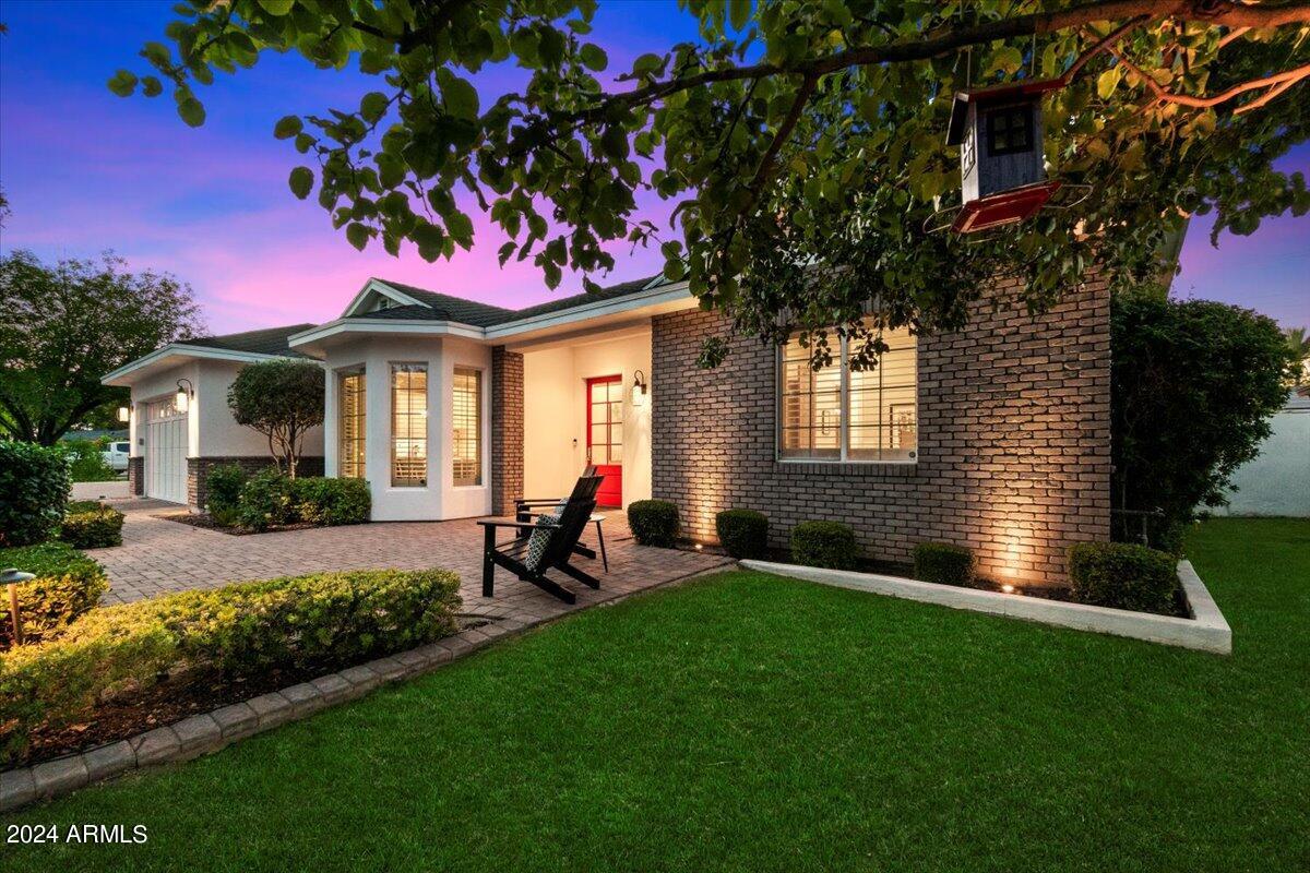 3216 E COLTER Street