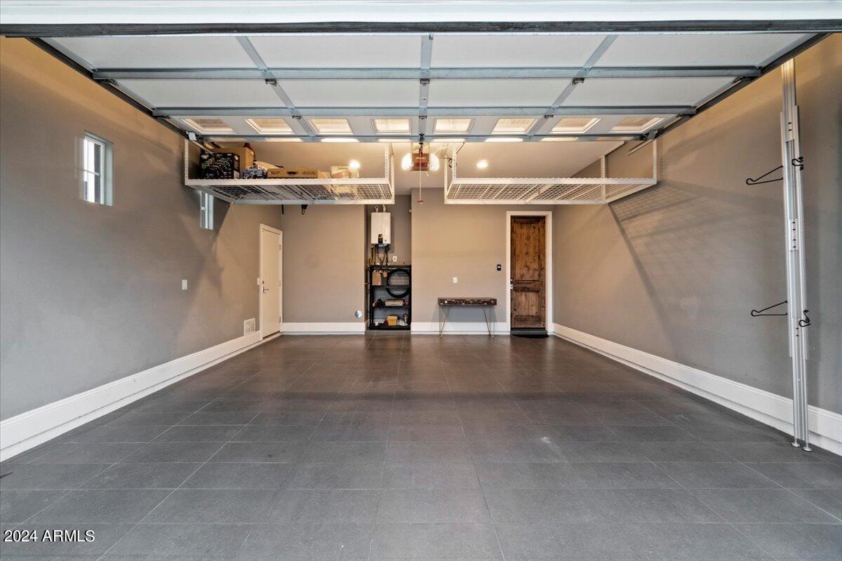 3216 E COLTER Street