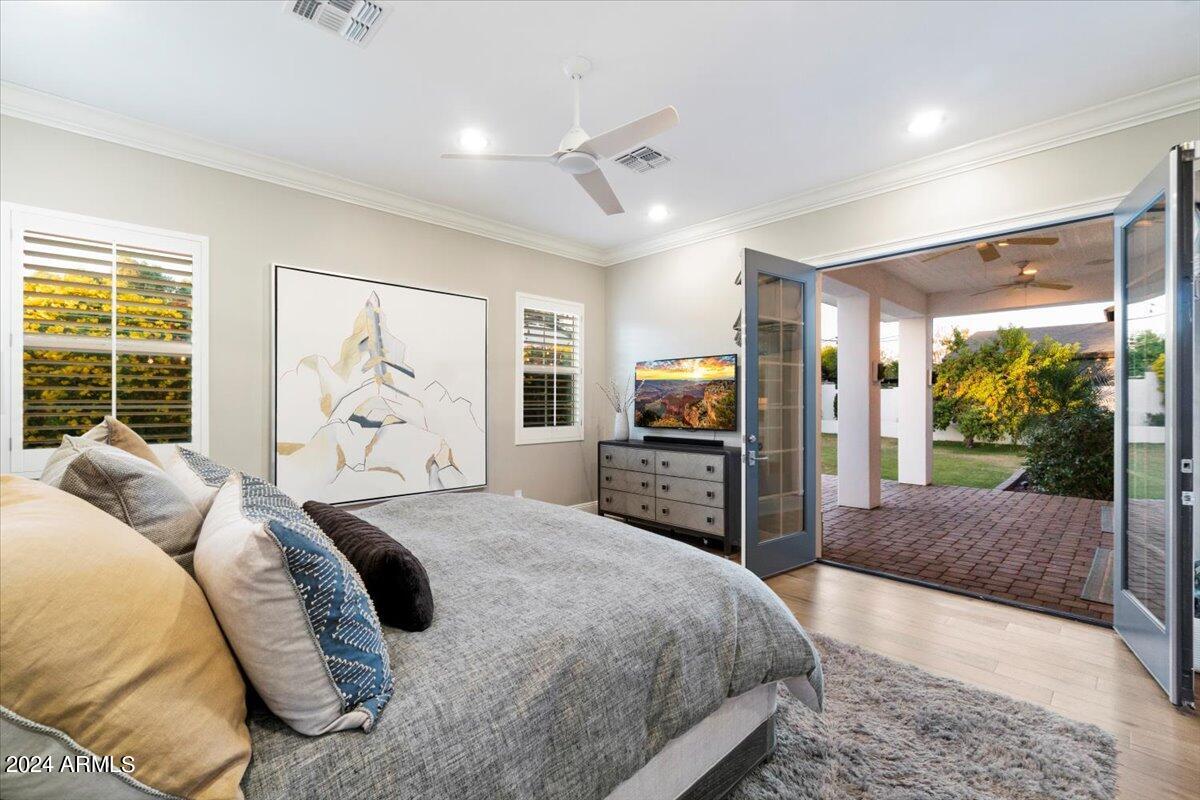 3216 E COLTER Street