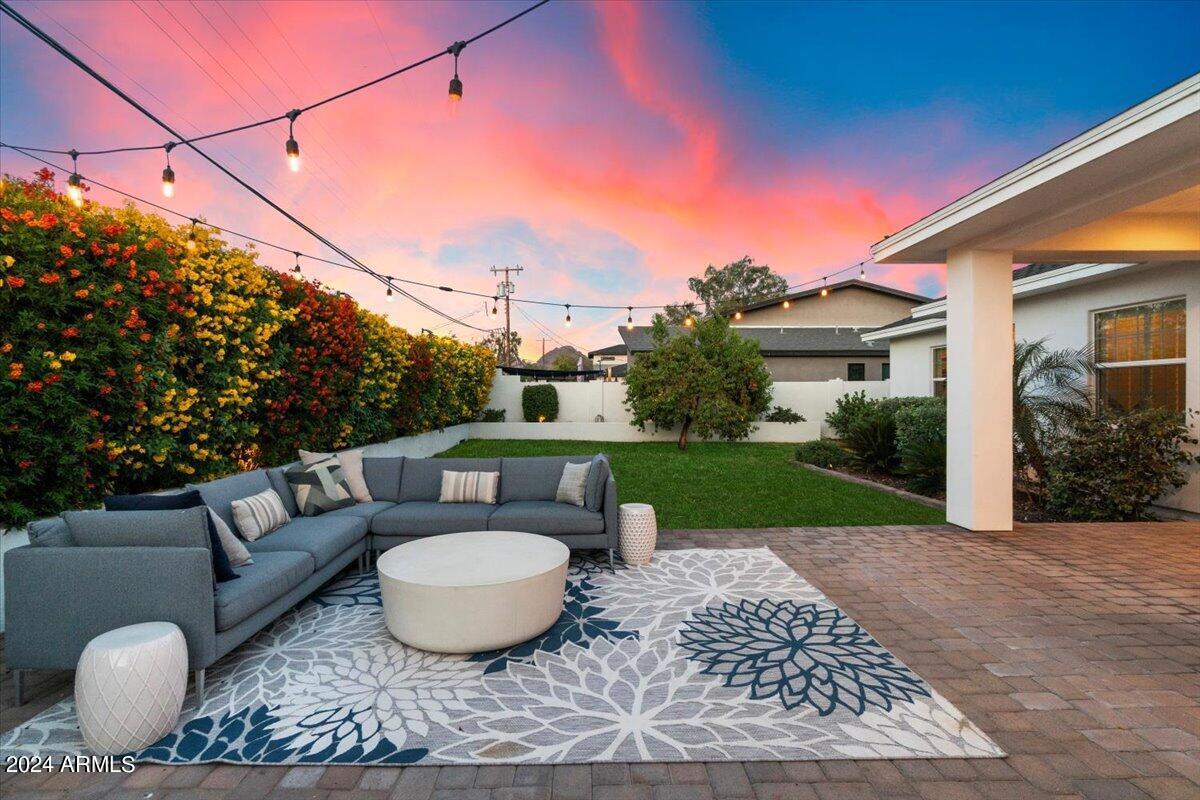 3216 E COLTER Street