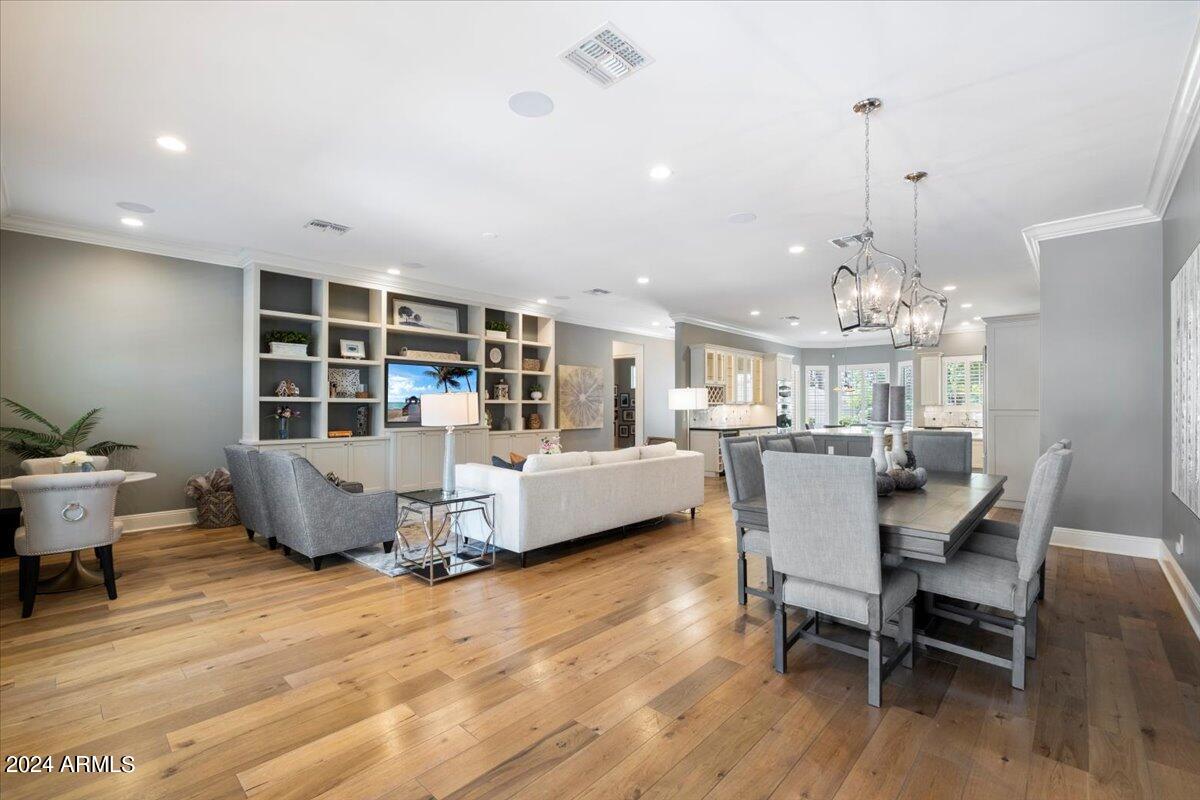 3216 E COLTER Street