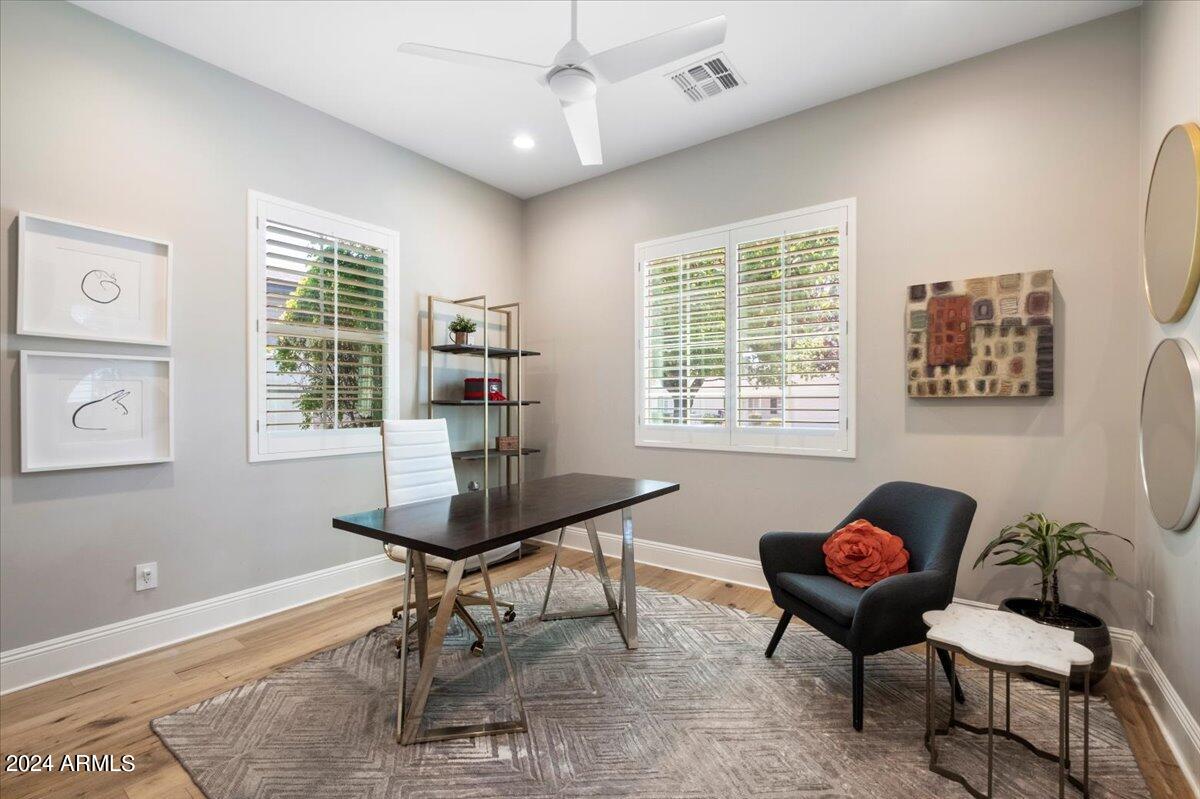 3216 E COLTER Street