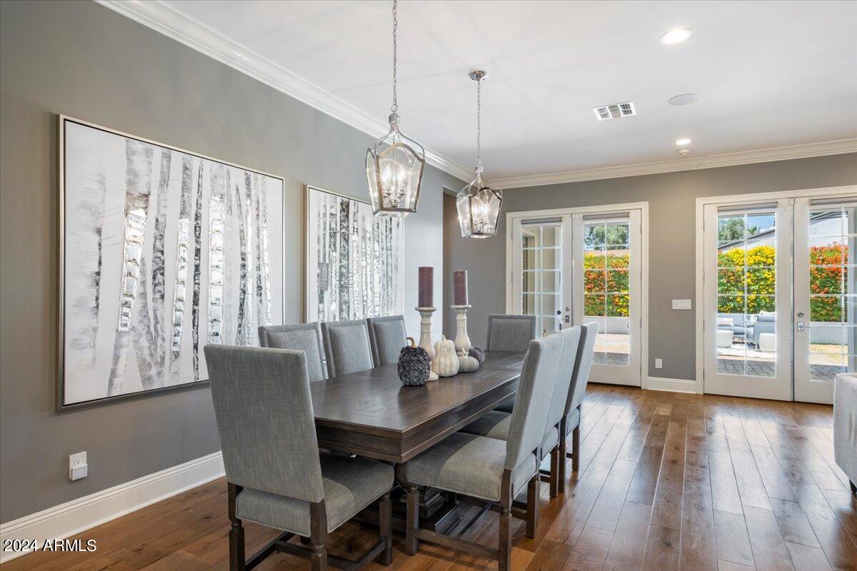 3216 E COLTER Street