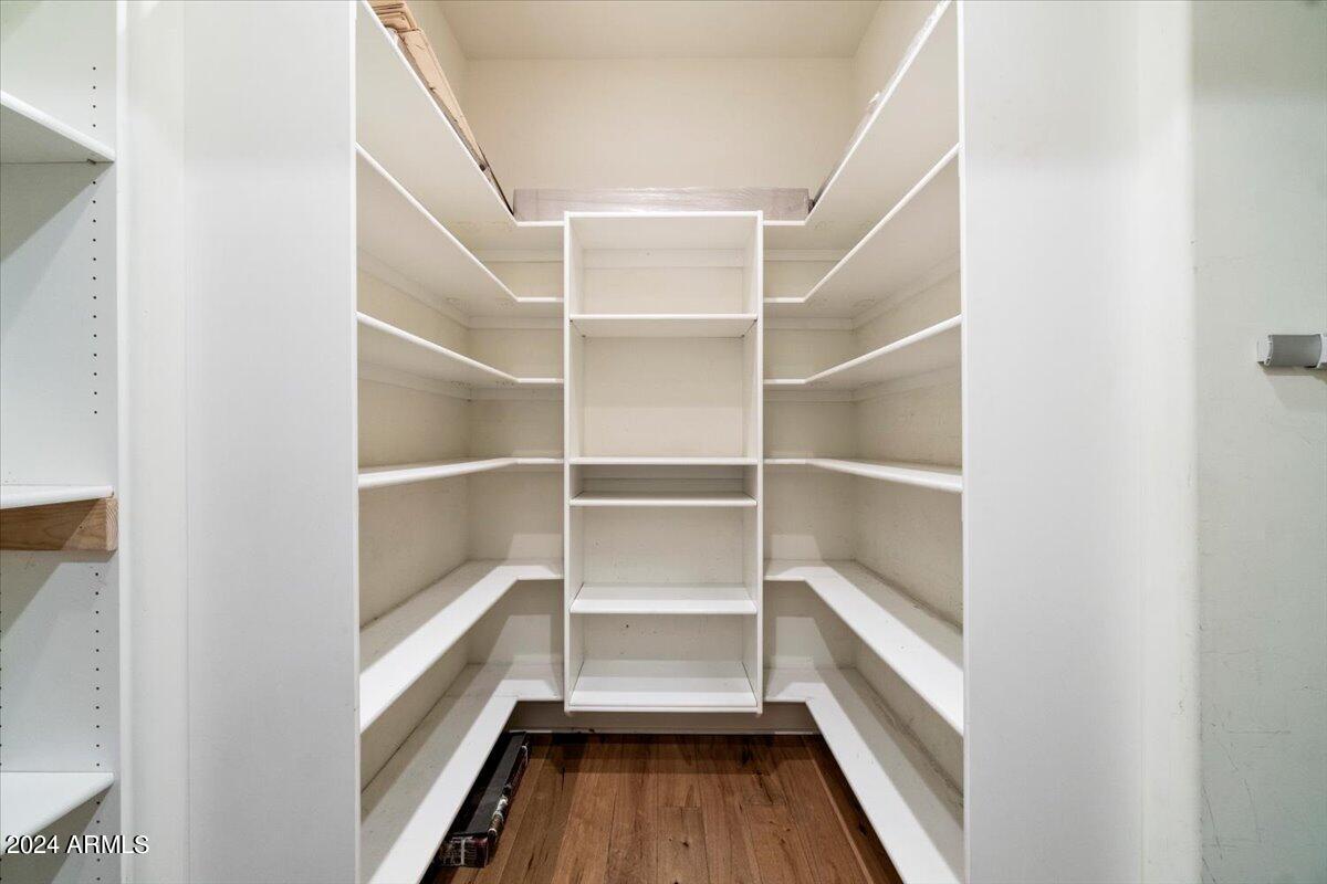 3216 E COLTER Street