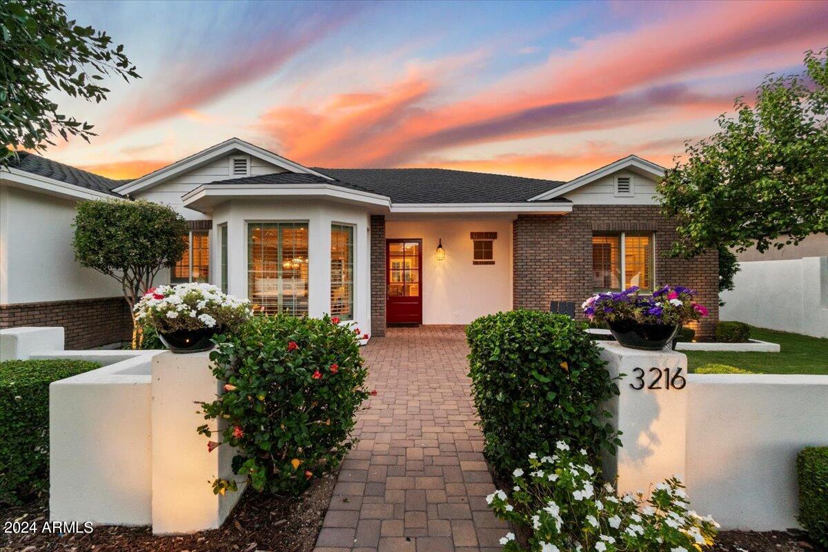 3216 E COLTER Street