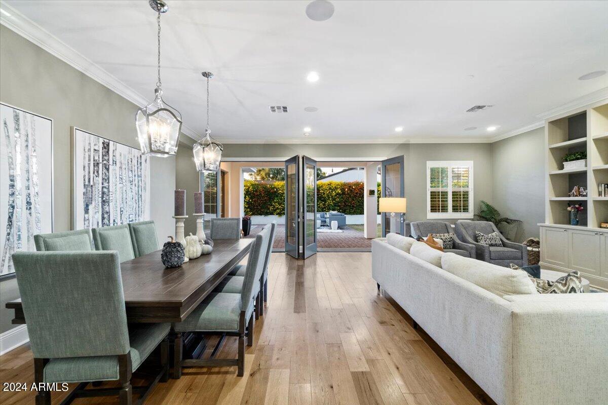 3216 E COLTER Street