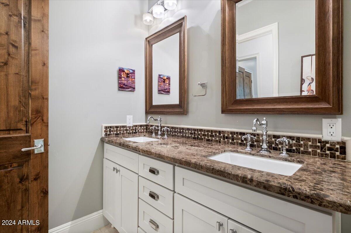 3216 E COLTER Street