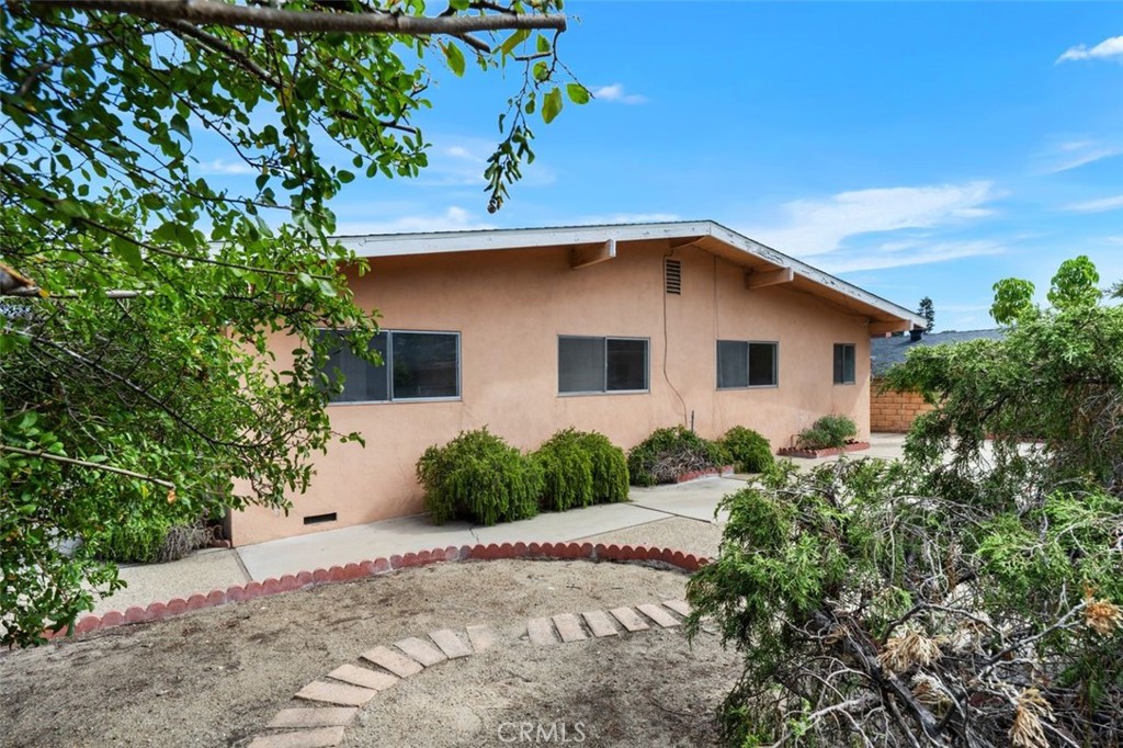 1990 Avenida Feliciano