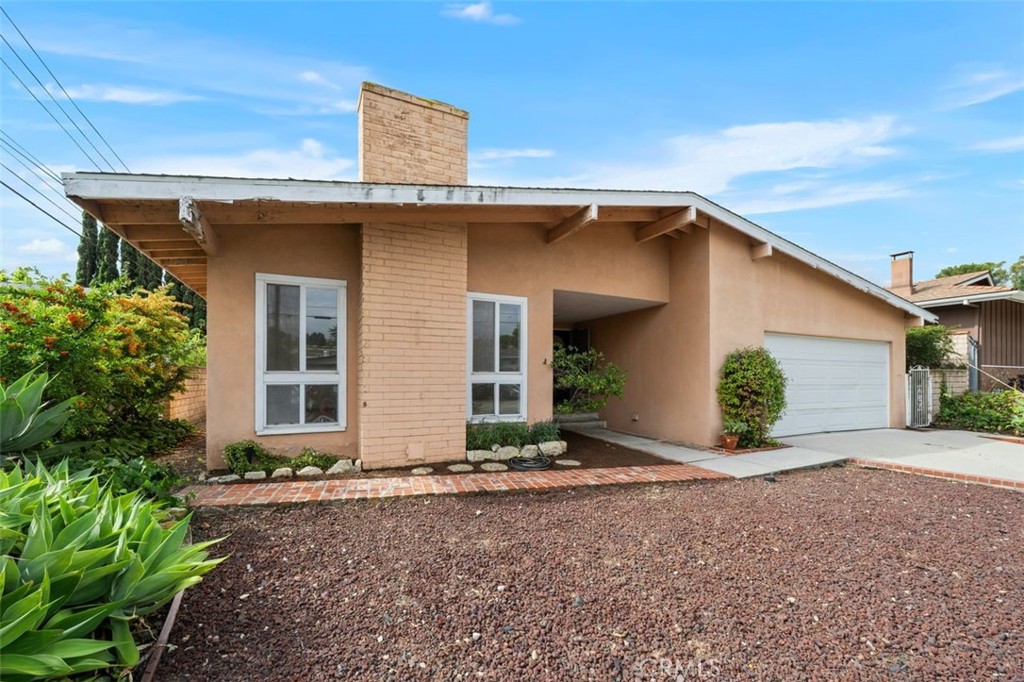 1990 Avenida Feliciano