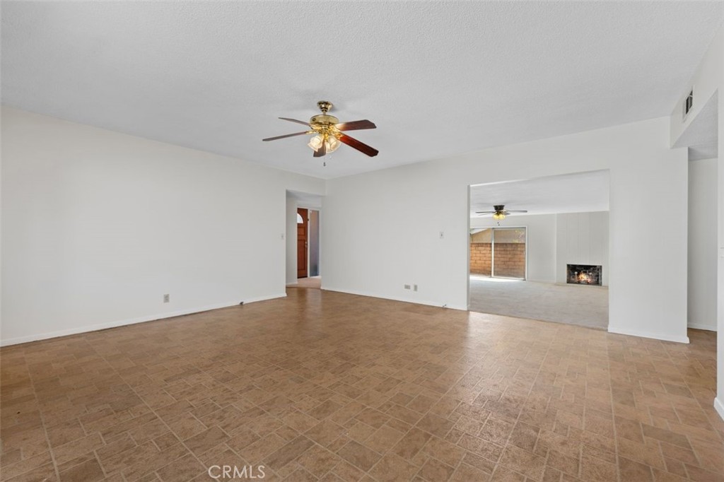 1990 Avenida Feliciano