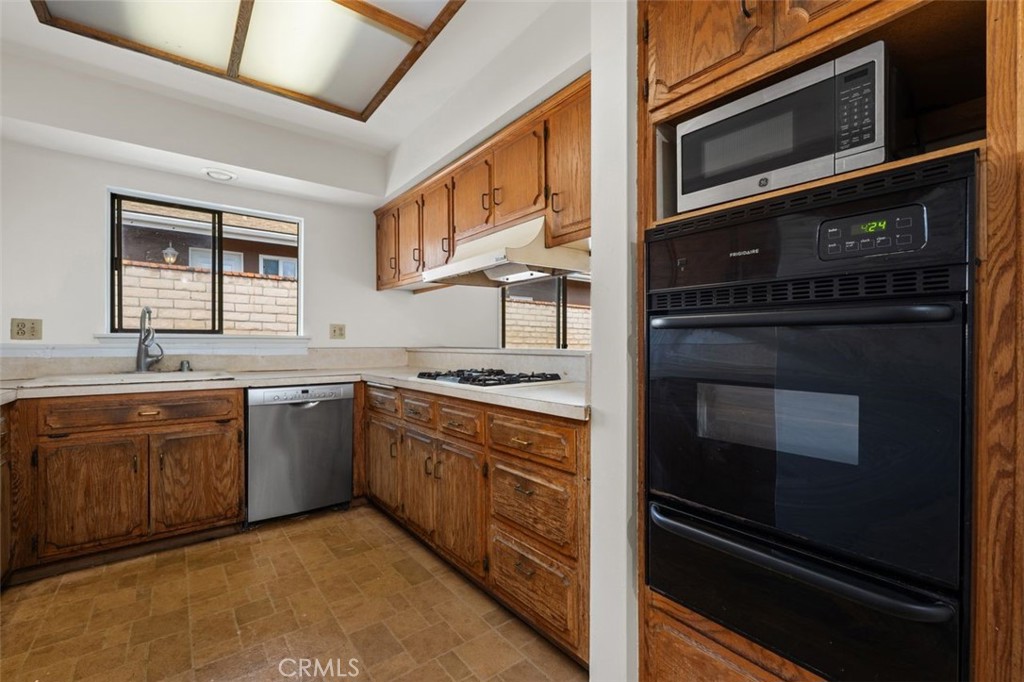 1990 Avenida Feliciano