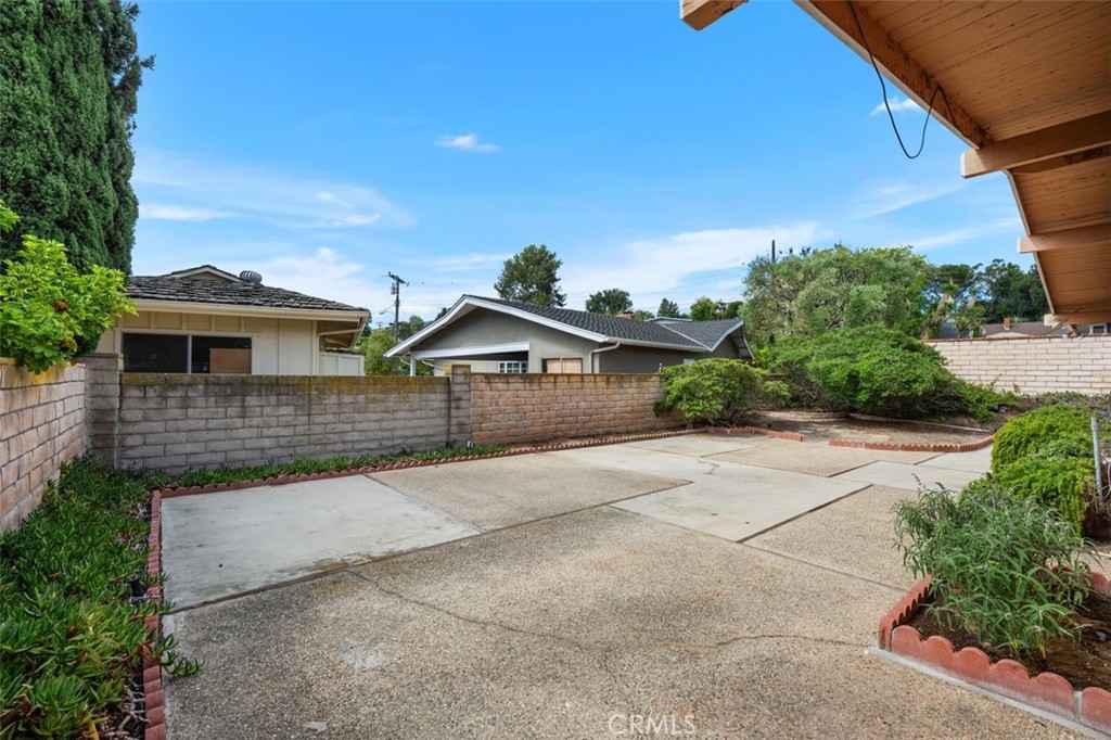 1990 Avenida Feliciano