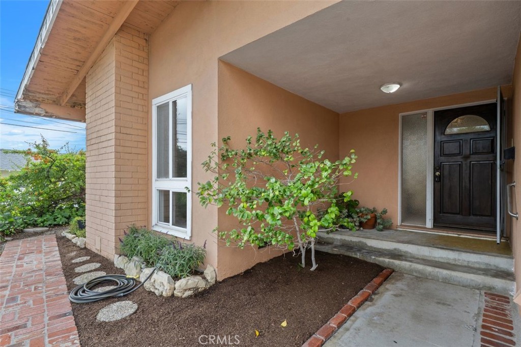 1990 Avenida Feliciano