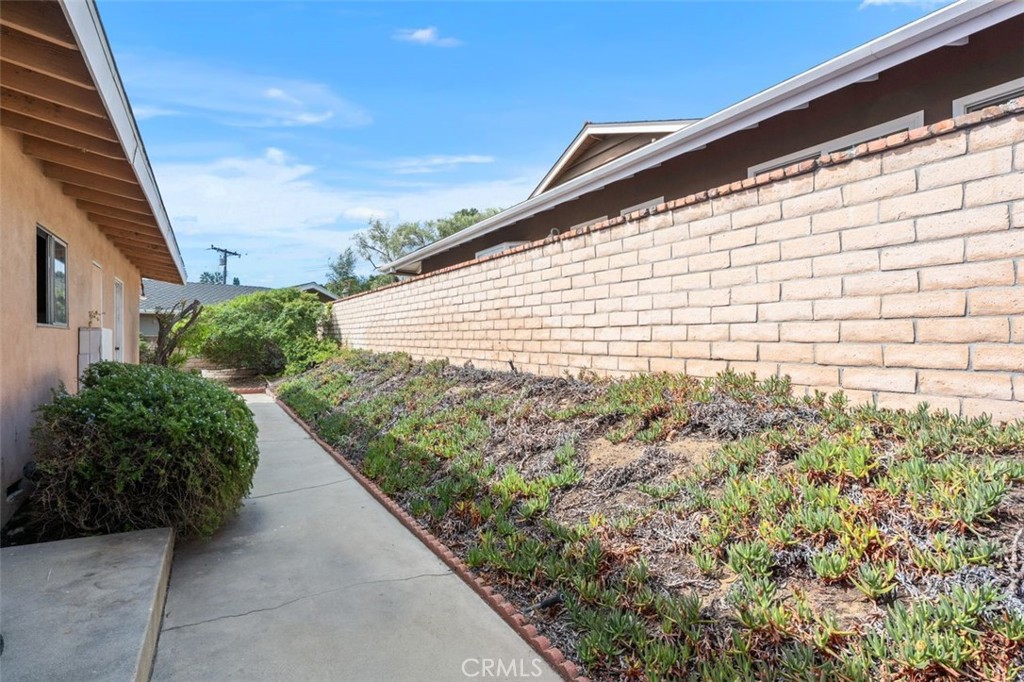 1990 Avenida Feliciano