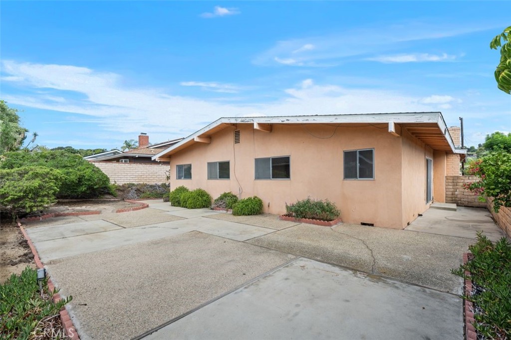 1990 Avenida Feliciano