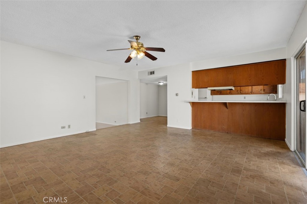 1990 Avenida Feliciano