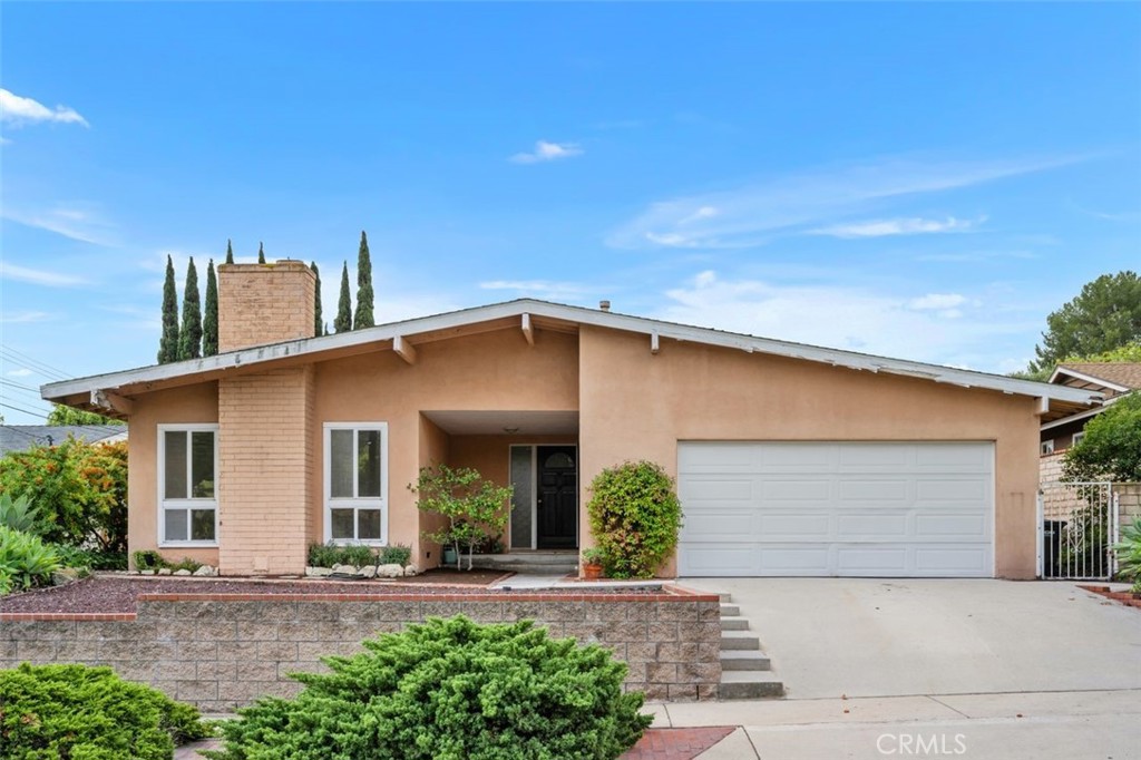 1990 Avenida Feliciano