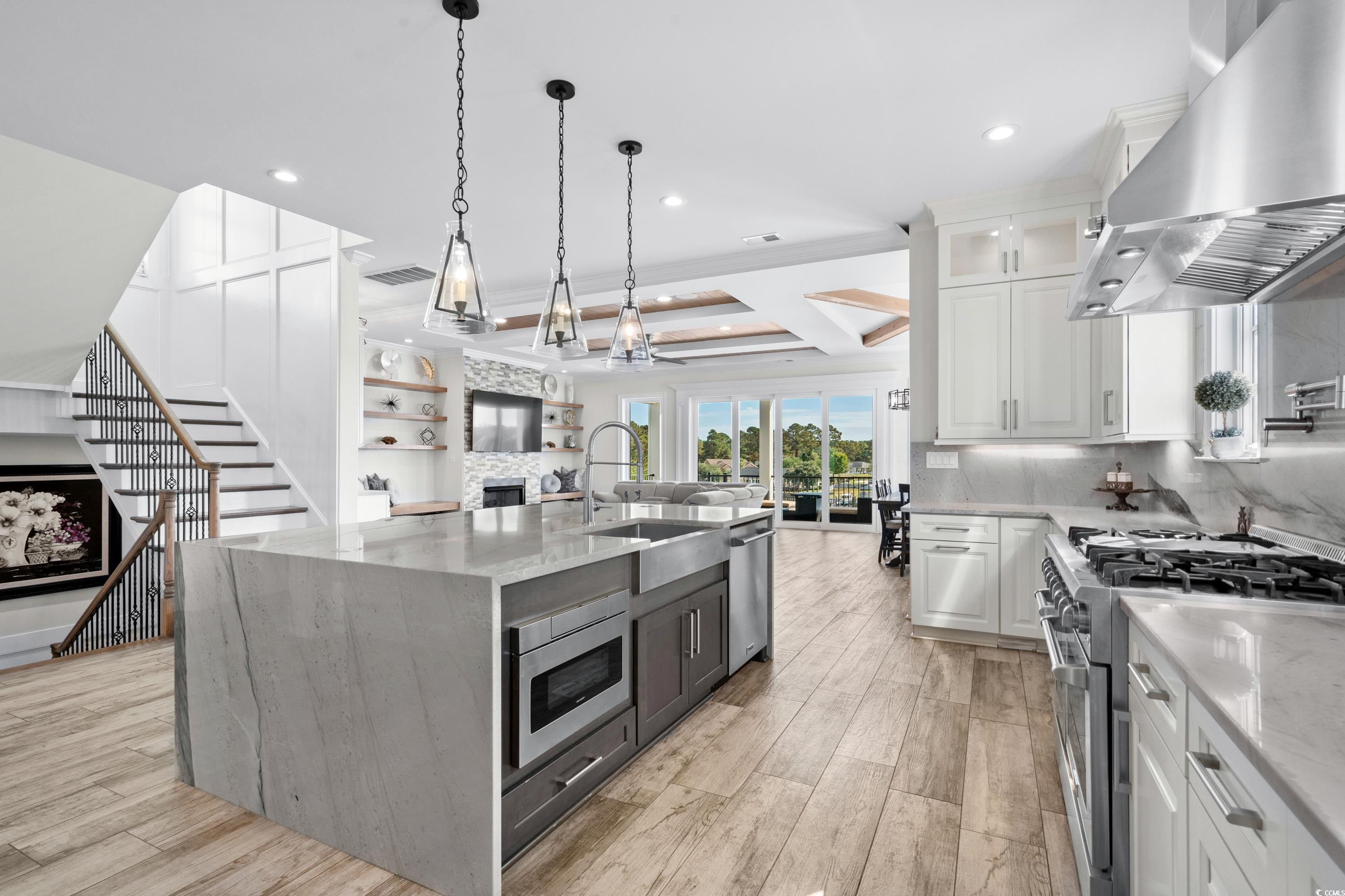 208 W Palms Dr.