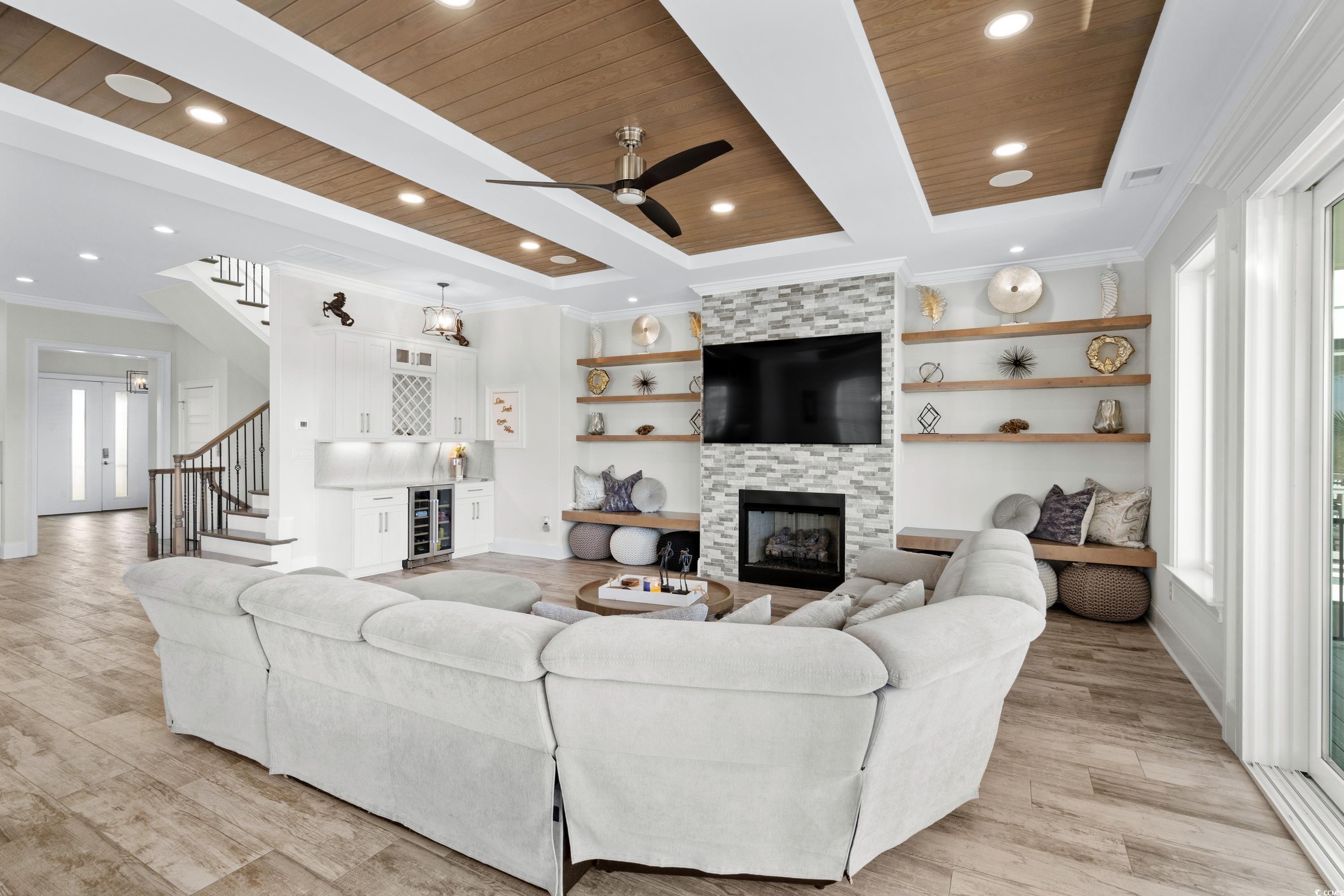 208 W Palms Dr.