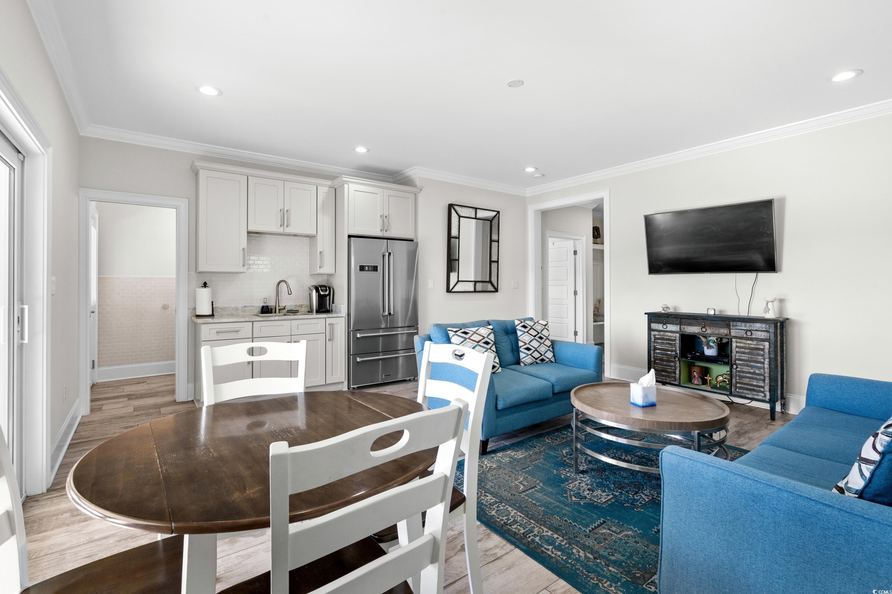 208 W Palms Dr.