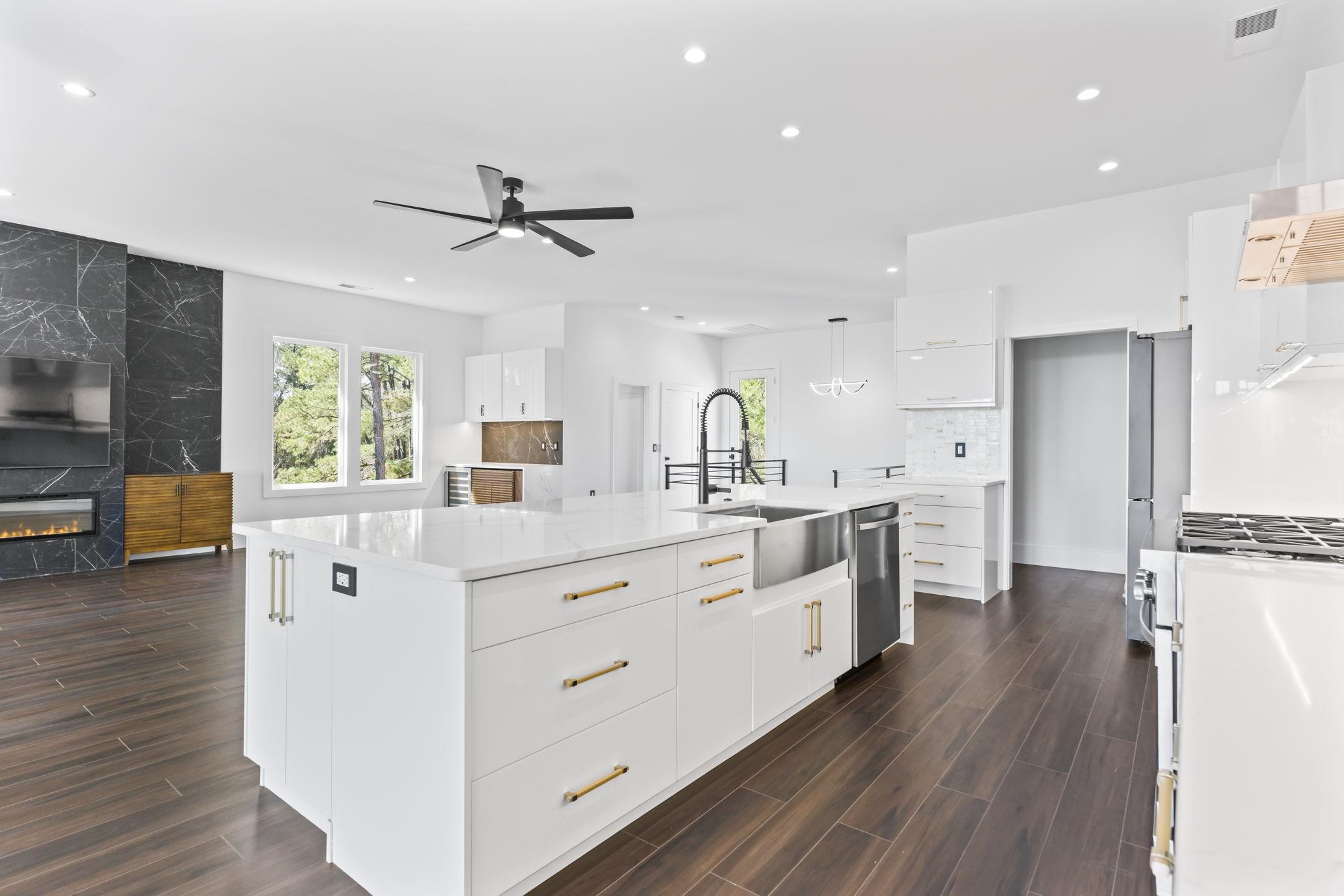 42 Enclave Pl.
