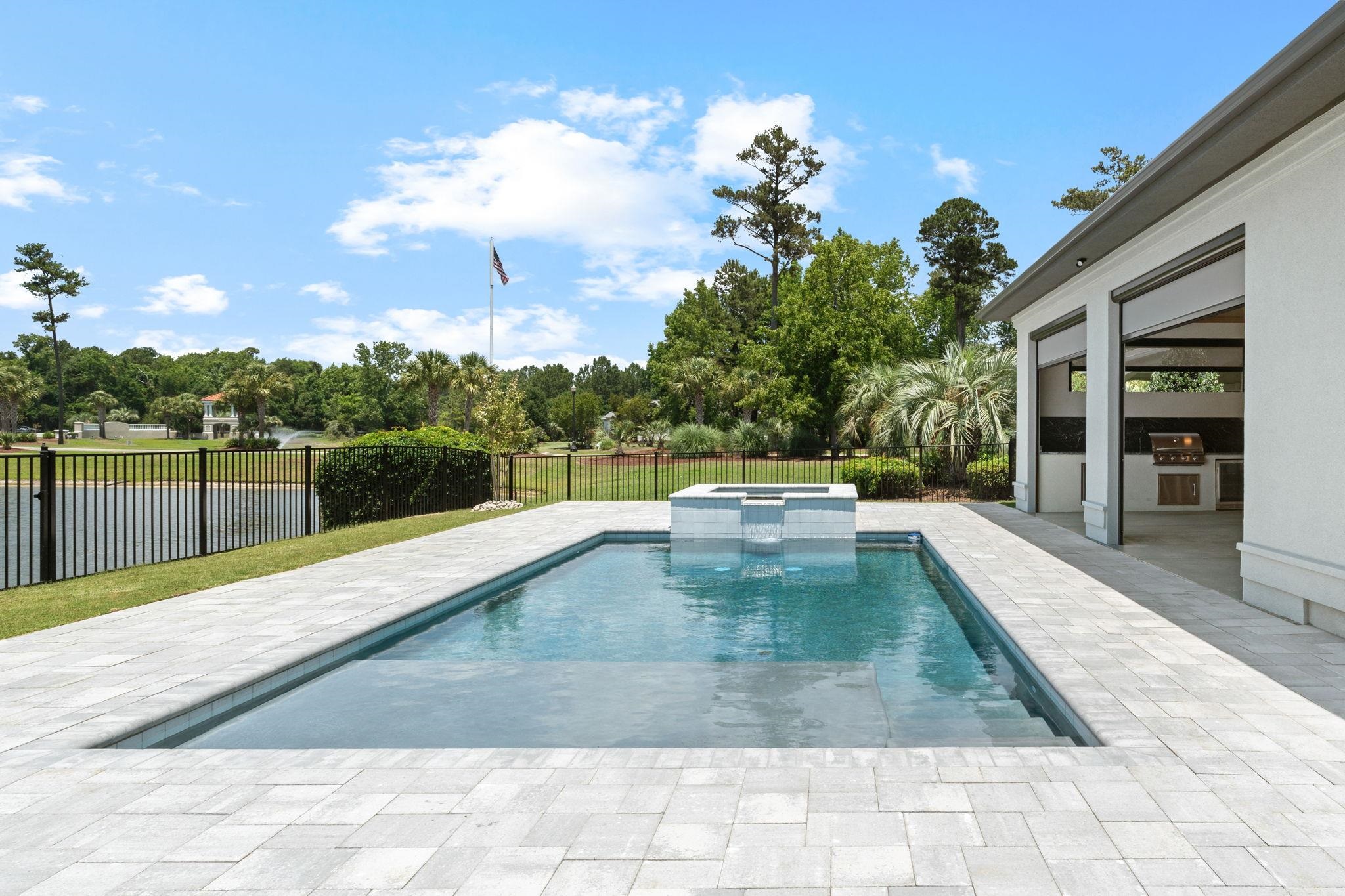 1015 Bluffview Dr.