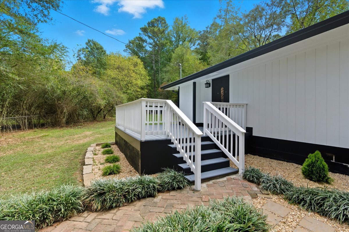 97 NW Gaddis Road NW