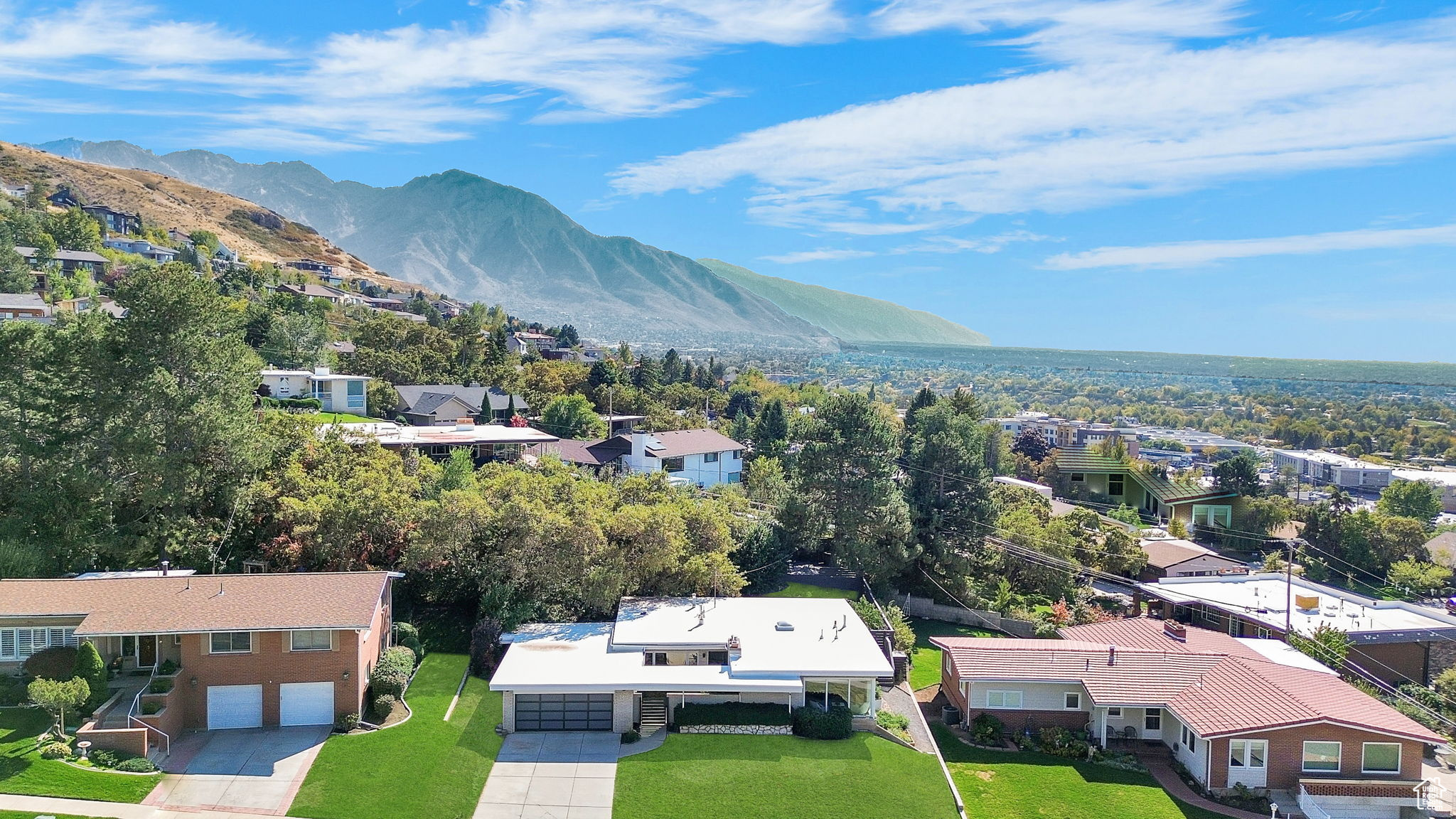 2812 E COMMONWEALTH AVE