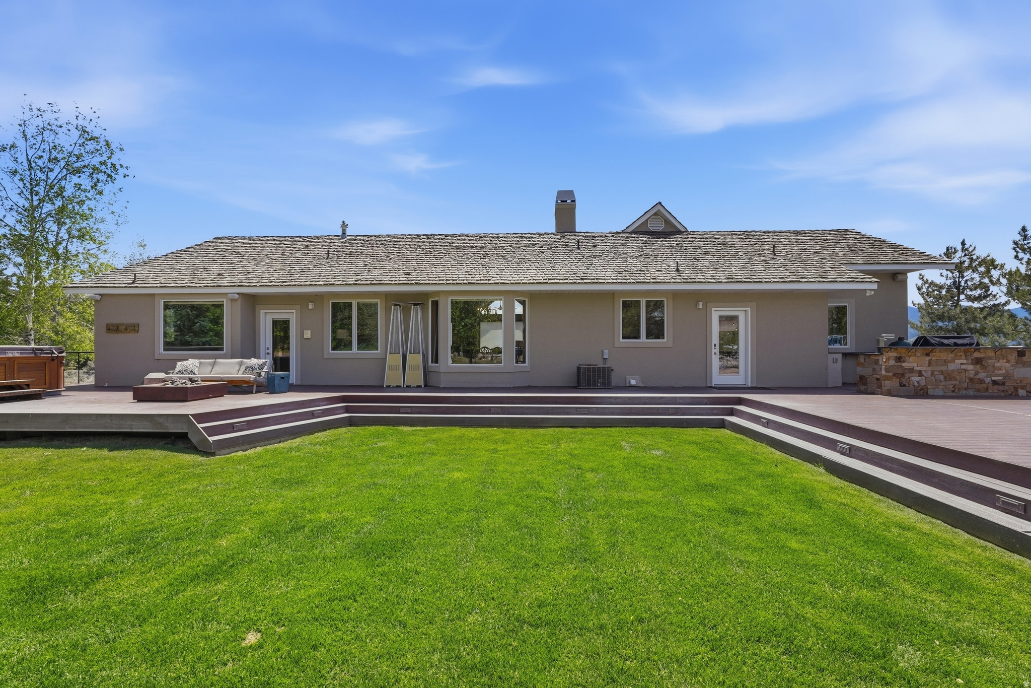 1610 E 1950 N