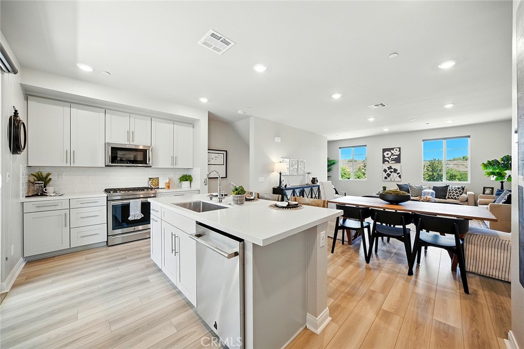 1425 W Sunrise Lane