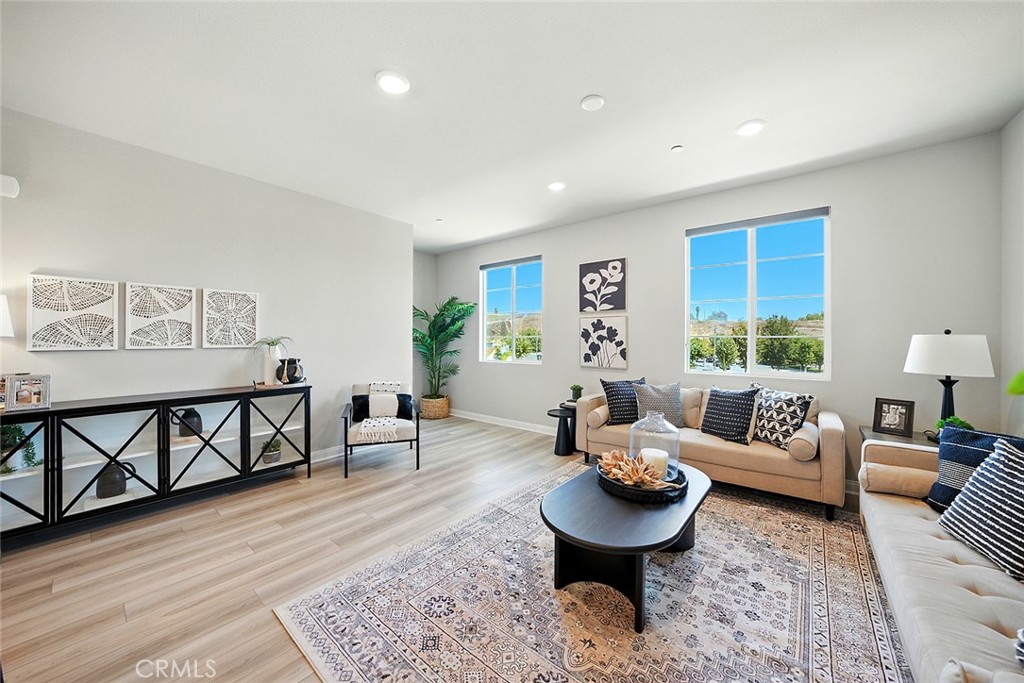 1425 W Sunrise Lane