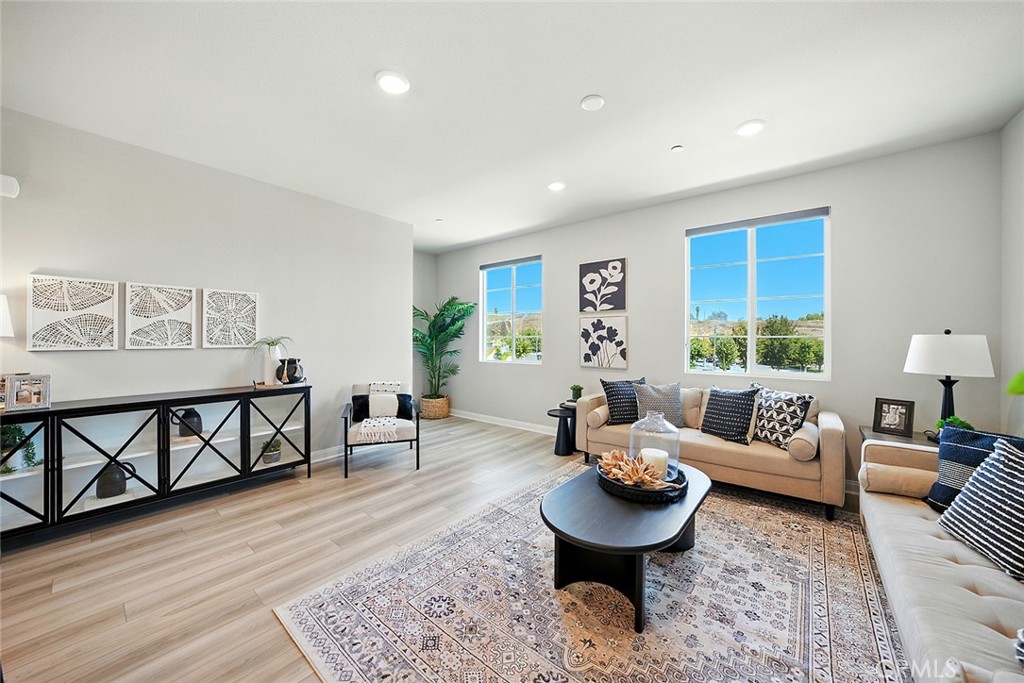 1425 W Sunrise Lane