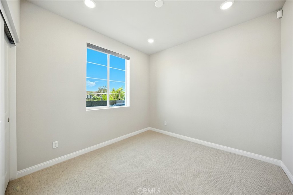 1425 W Sunrise Lane