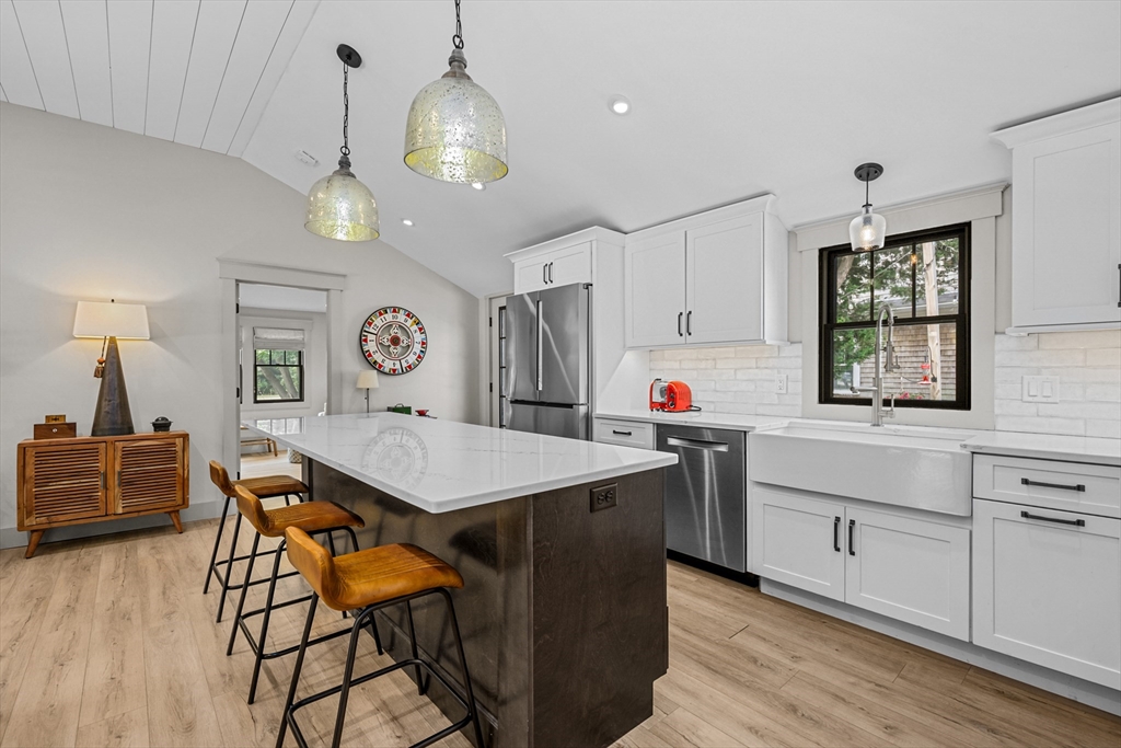 9 Locust Ave