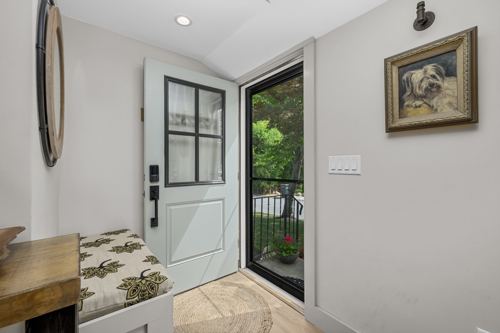 9 Locust Ave